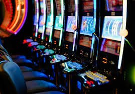 Người chơi Việt Nam tham gia bàn Live Casino trực tuyến trên thiết bị di động